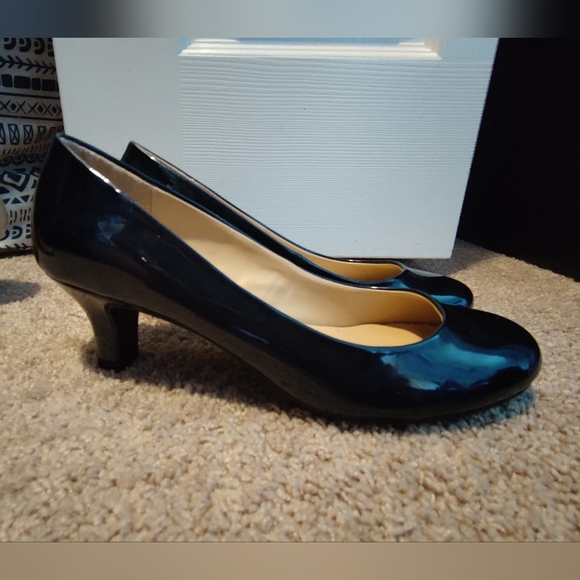 Navy blue Mootsie Tootsie 1 inch heels size 9M - Picture 2 of 6
